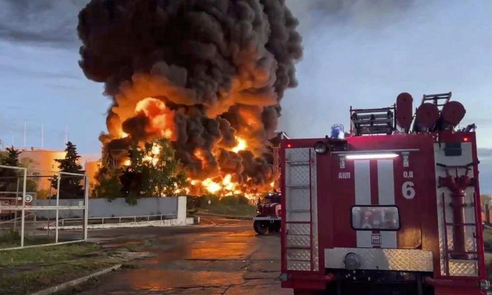 Oυκρανικό drone έπληξε διυλιστήριο πετρελαίου της Rosneft